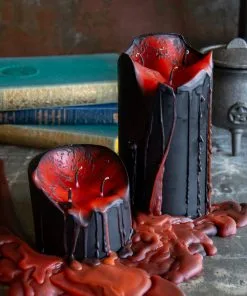Schwarze Stumpenkerze Mit Vampir Blut 7,5cm -Halloween Geschaft blutende schwarze vampir stumpenkerze black vampire pillar candle with blood tears 50663 041